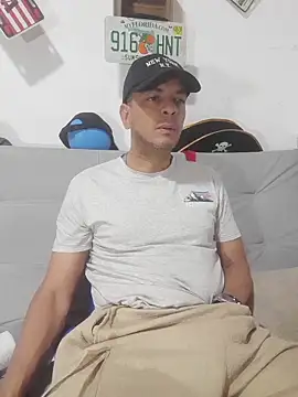 latinmartin73 online show from November 2025 02:37:02 AM