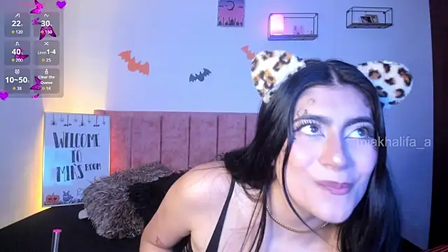 miakhalifaaa  online show from October 2025 09:56:02 PM