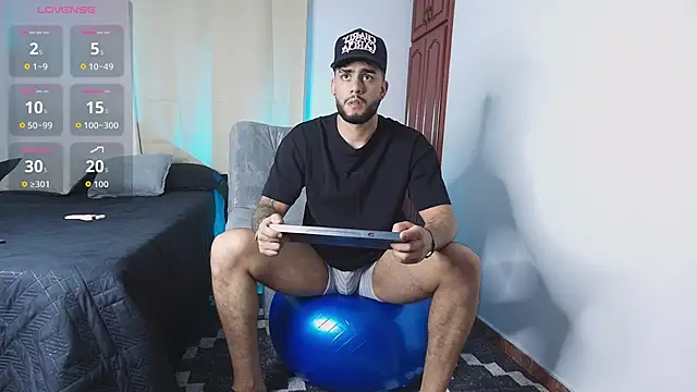 Snapshot of Colt_Perci chatting on November 2025 11:27:01 PM Colt Perci online show from November 2025 11:27:01 PM