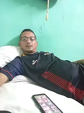 Andresguz35 online show from February 2026 10:52:02 PM