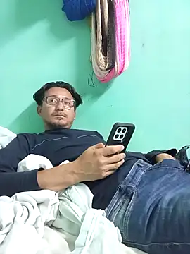 Andresguz35 online show from February 2026 03:27:02 AM