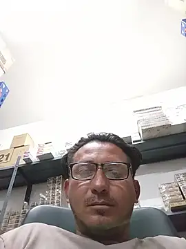 Snapshot of Andresguz35 chatting on October 2025 04:28:01 PM Andresguz35 online show from October 2025 04:28:01 PM