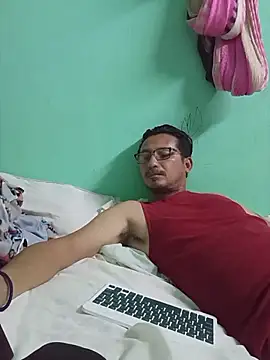 Andresguz35 online show from December 2025 05:45:01 AM