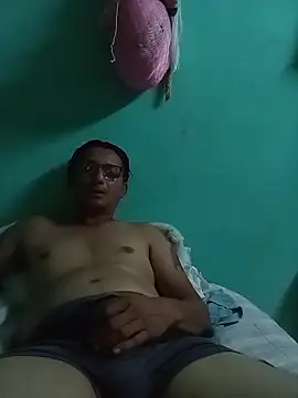 Andresguz35 online show from December 2025 05:09:02 AM