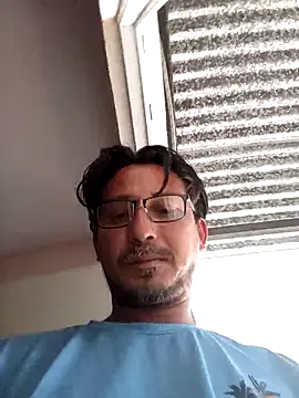 Andresguz35 online show from February 2026 08:17:02 PM