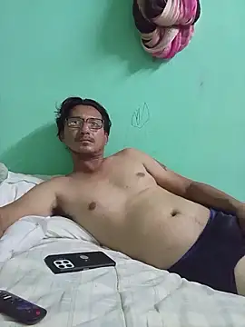 Andresguz35 online show from December 2025 04:29:01 AM