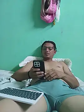 Andresguz35 online show from December 2025 06:01:01 AM