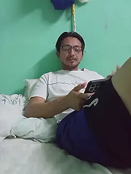 Andresguz35 online show from February 2026 04:19:02 AM