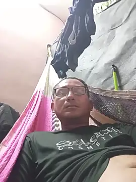 Snapshot of Andresguz35 chatting on October 2025 06:21:01 AM Andresguz35 online show from October 2025 06:21:01 AM