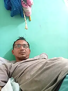 Andresguz35 online show from February 2026 09:36:02 PM