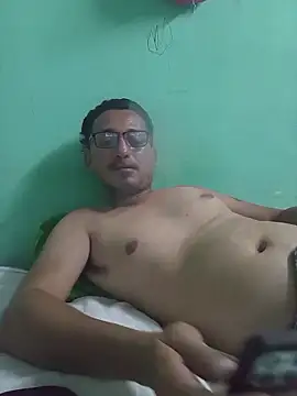 Andresguz35 online show from November 2025 02:49:01 AM