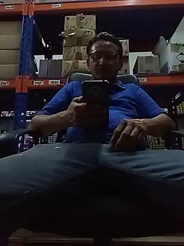 Andresguz35 online show from October 2025 10:28:02 PM