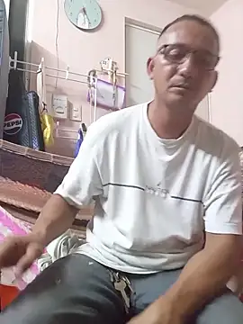 Andresguz35 online show from November 2025 03:56:01 AM