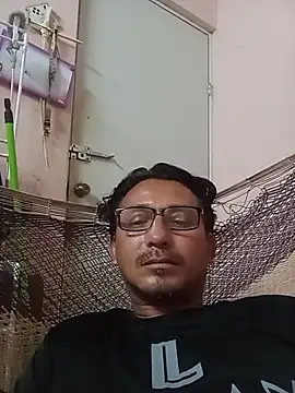 Andresguz35 online show from October 2025 03:38:01 AM