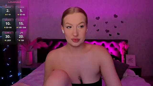 Emma  Leee online show from October 2025 12:01:01 AM