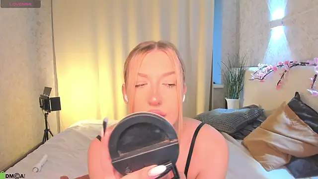 Emma  Leee online show from May 2026 01:31:02 AM