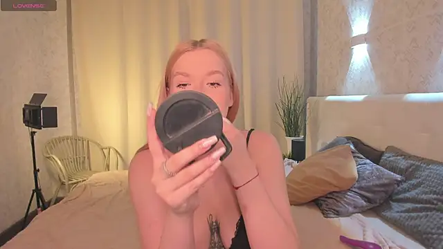 Emma  Leee online show from March 2026 01:06:01 AM