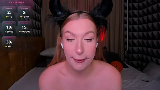 Snapshot of Emma__Leee chatting on October 2025 12:51:02 AM Emma Leee online show from October 2025 12:51:02 AM