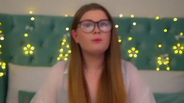 CrystalLyons online show from December 2025 12:04:02 PM