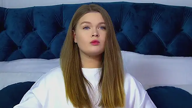 CrystalLyons online show from March 2026 06:08:01 PM