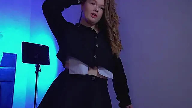 CrystalLyons online show from March 2026 06:26:01 AM