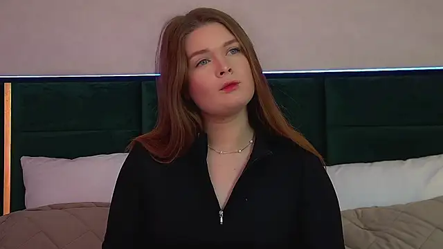 CrystalLyons online show from November 2025 06:28:02 AM