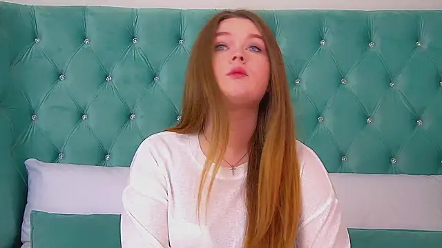 CrystalLyons online show from November 2025 06:06:01 AM