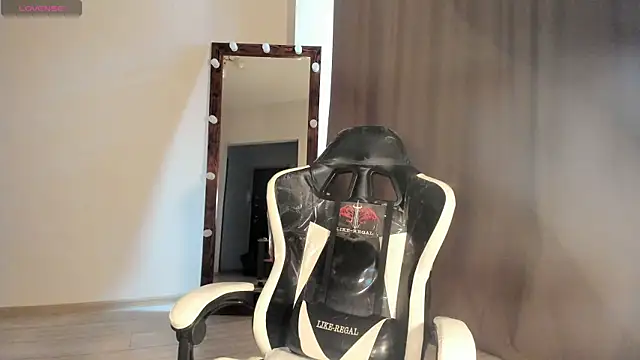 Lana Younes online show from March 2025 11:44:02 AM