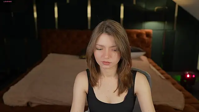 Michelle 054 online show from November 2025 12:04:01 AM