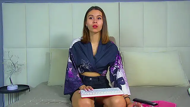 PollyLanders online show from September 2025 06:15:01 PM