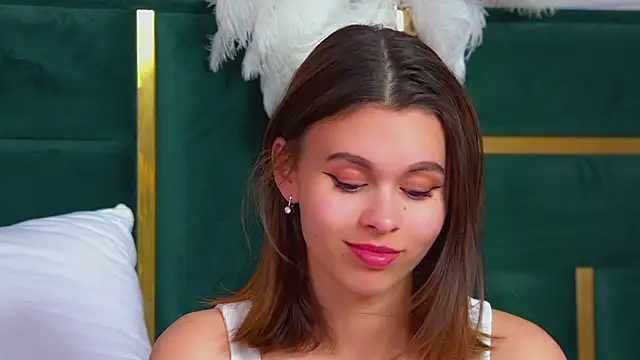 PollyLanders online show from September 2025 06:30:02 AM