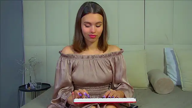 PollyLanders online show from November 2025 08:47:01 PM