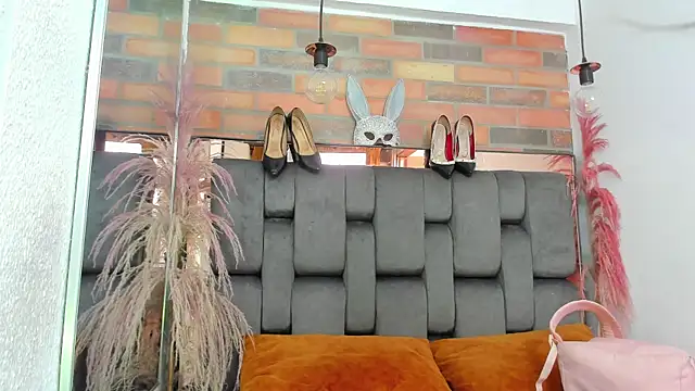 JESSYCORTES online show from October 2025 02:47:02 PM