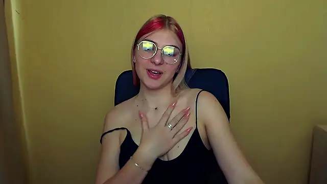 Luna Lush  online show from March 2025 12:11:01 PM
