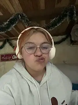 Snapshot of SophiaWeestt99 chatting on December 2025 02:27:01 AM SophiaWeestt99 online show from December 2025 02:27:01 AM