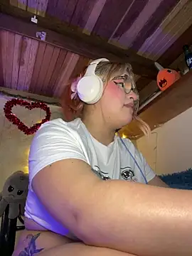 Snapshot of SophiaWeestt99 chatting on February 2026 06:19:02 AM SophiaWeestt99 online show from February 2026 06:19:02 AM