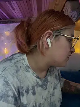 Snapshot of SophiaWeestt99 chatting on November 2025 05:52:01 AM SophiaWeestt99 online show from November 2025 05:52:01 AM