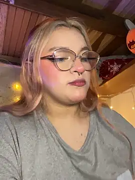 Snapshot of SophiaWeestt99 chatting on February 2026 03:15:01 AM SophiaWeestt99 online show from February 2026 03:15:01 AM