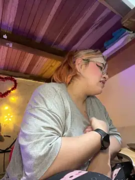 Snapshot of SophiaWeestt99 chatting on February 2026 03:40:02 AM SophiaWeestt99 online show from February 2026 03:40:02 AM