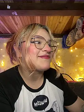 Snapshot of SophiaWeestt99 chatting on January 2026 05:22:02 AM SophiaWeestt99 online show from January 2026 05:22:02 AM