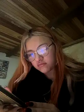 Snapshot of SophiaWeestt99 chatting on October 2025 03:27:02 AM SophiaWeestt99 online show from October 2025 03:27:02 AM