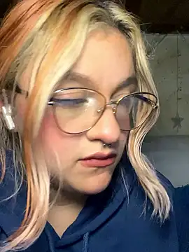 Snapshot of SophiaWeestt99 chatting on January 2026 03:10:02 AM SophiaWeestt99 online show from January 2026 03:10:02 AM