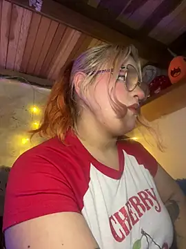 Snapshot of SophiaWeestt99 chatting on February 2026 04:23:02 AM SophiaWeestt99 online show from February 2026 04:23:02 AM