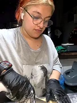 Snapshot of SophiaWeestt99 chatting on December 2025 03:54:01 AM SophiaWeestt99 online show from December 2025 03:54:01 AM