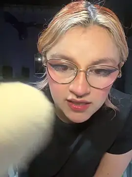 Snapshot of SophiaWeestt99 chatting on February 2026 04:11:02 AM SophiaWeestt99 online show from February 2026 04:11:02 AM