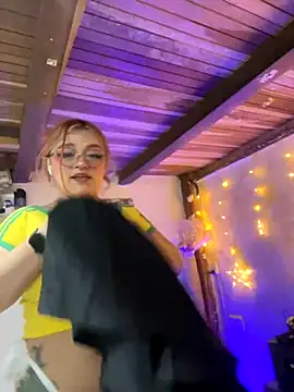 Snapshot of SophiaWeestt99 chatting on November 2025 02:04:02 AM SophiaWeestt99 online show from November 2025 02:04:02 AM