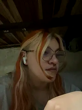 Snapshot of SophiaWeestt99 chatting on September 2025 11:27:02 PM SophiaWeestt99 online show from September 2025 11:27:02 PM