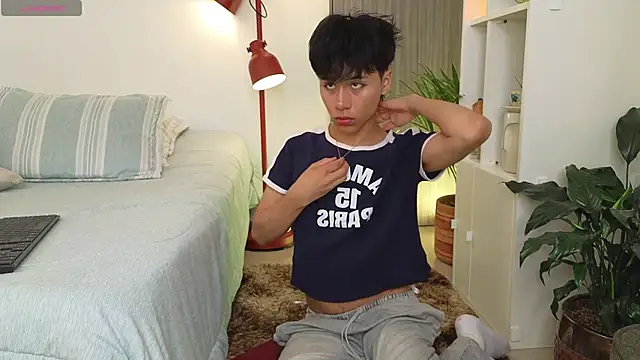 Snapshot of Tommyfoxboy chatting on November 2025 12:43:01 PM Tommyfoxboy online show from November 2025 12:43:01 PM