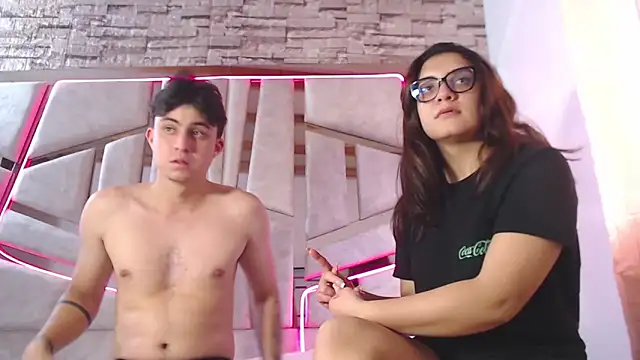 mia and austin online show from February 2025 02:09:02 PM