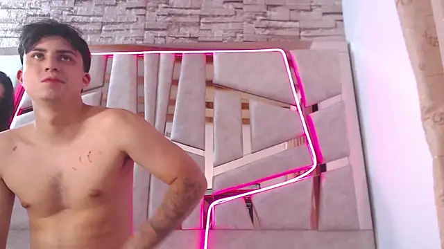 mia and austin online show from March 2025 01:05:02 AM